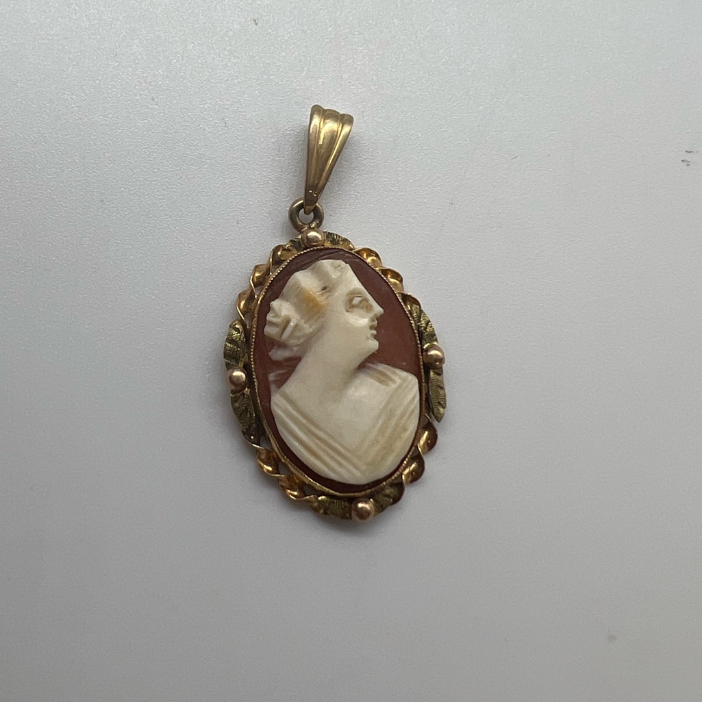 10 Karat Cameo Pendant